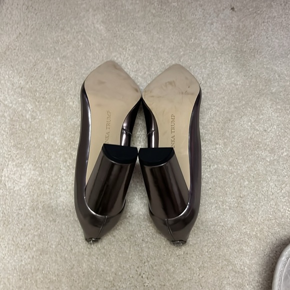 Ivanka Trump Pumps - Picture 5 of 6